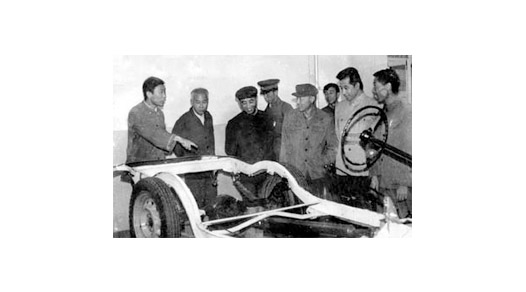 80年代初，交通部副部長王展義來我校檢查指導(dǎo)工作
