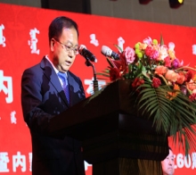 內蒙古自治區交通運輸廳副廳長臧俊在紀念大會上發言